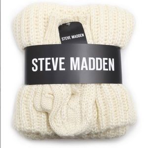 NWT Steve Madden Infinity Scarf & Mitten Set